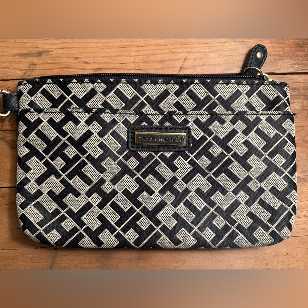Tommy Hilfiger Clutch- Great condition